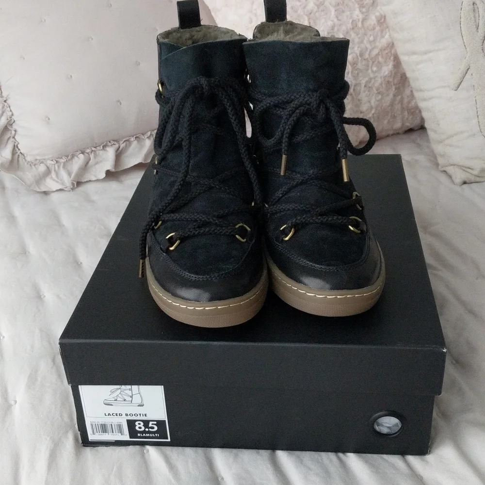 Banana Republic Laced Booties NIB - Picture 4 of 6